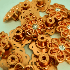 Botão de flor c/ pedraria - Ferro - Tam 34" / 21,59 mm -  pct c/10und